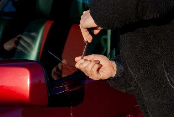 FORDOV PATENT: Parkirate auto, a on ode, sam se sklanja od opasnosti